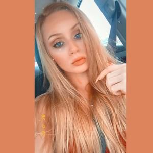 Meet your Posher, Caroline elizabeth